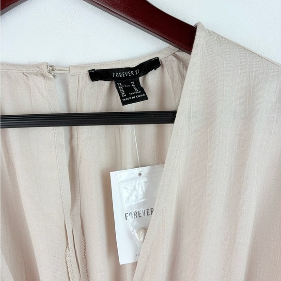 Forever 21 Women's Beige Long Sleeve Button Smocked Waistband Romper Medium NWT - Picture 4 of 6
